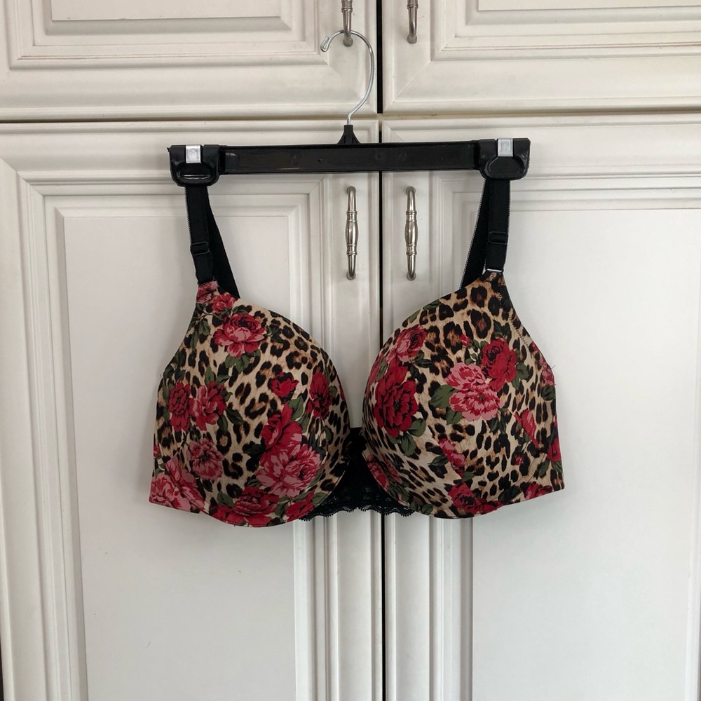 Torrid ladies push-up bra with lace accents